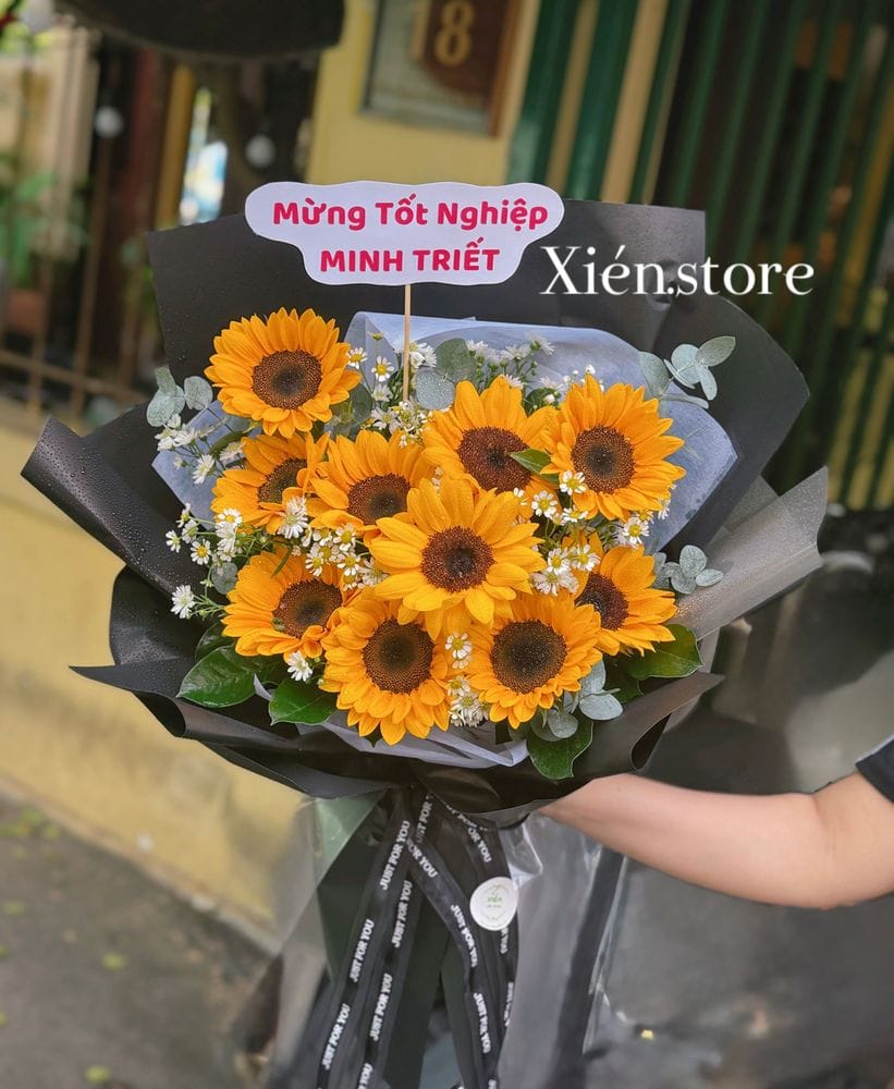 Bó Hoa Hướng Dương Tốt Nghiệp 2 — hoa bó: cắm tay tại Xiến, từng cánh một