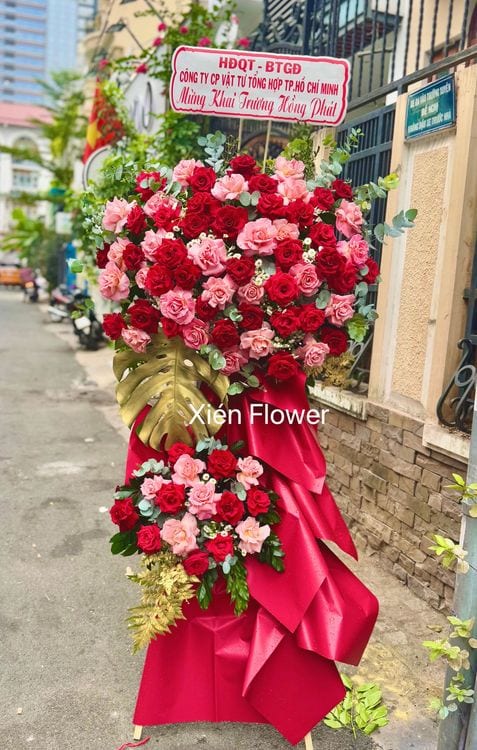 Kệ Hoa Chúc Mừng Mã Đáo Thành Công — Kệ Hoa Chúc Mừng