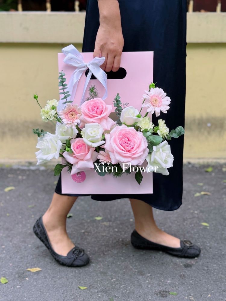 Giỏ Hoa Ngày Hồng Tươi — Giỏ Hoa