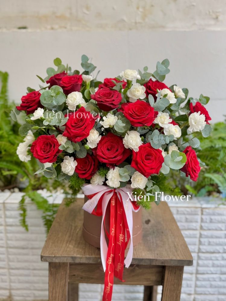 Giỏ Hoa Hồng Is Love — Giỏ Hoa