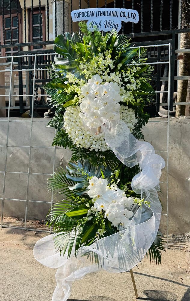 Kệ Hoa Viếng Giấc Ngàn Thu — Hoa Chia Buồn