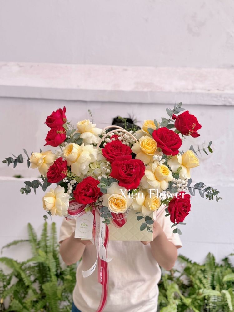 Giỏ Hoa Rạng Rỡ — Giỏ Hoa